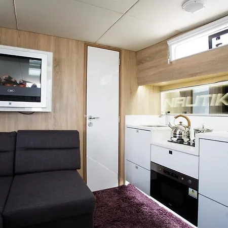 Jacht Motorowy Nautika 1300 Vip Bådhotel *