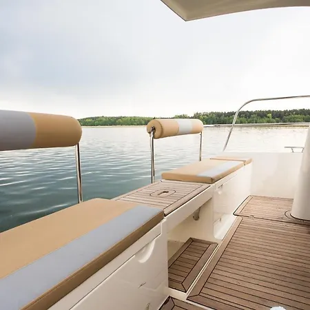 Bådhotel Jacht Motorowy Nautika 1300 Vip *