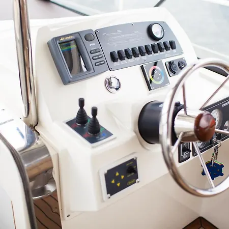 Jacht Motorowy Nautika 1300 Vip Bådhotel *