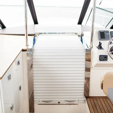 Bådhotel Jacht Motorowy Nautika 1300 Vip *