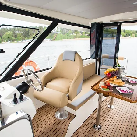 Bådhotel Jacht Motorowy Nautika 1300 Vip *