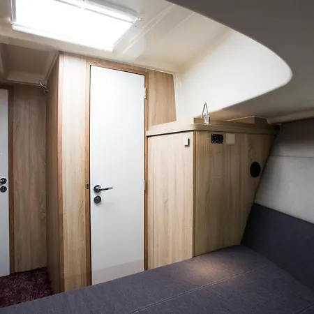 Bådhotel Jacht Motorowy Nautika 1300 Vip