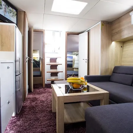 Bådhotel Jacht Motorowy Nautika 1300 Vip