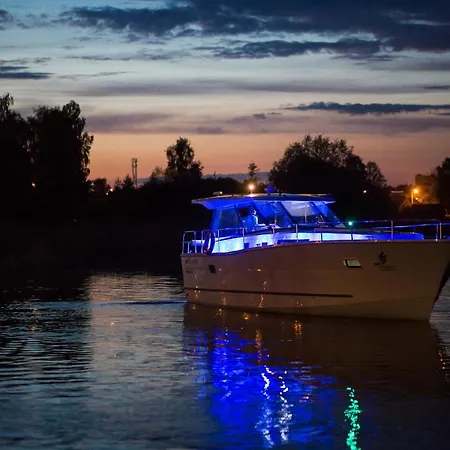 Jacht Motorowy Nautika 1300 Vip Botel Wilkasy